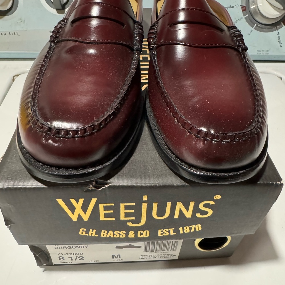Weejuns.  New in box.  Size 8.5 US.